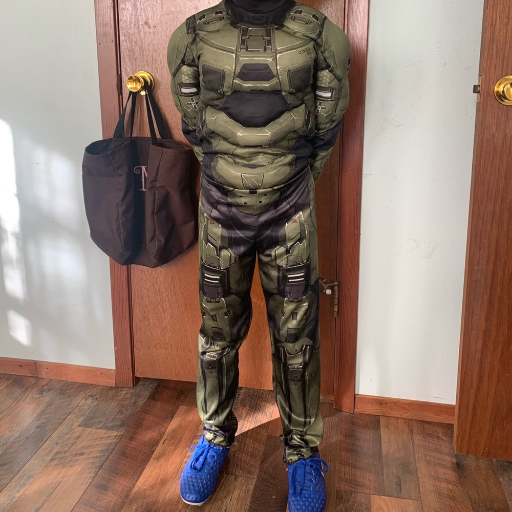 Halo Master Chief w/o mask from Walmart. Padded muscles in torso area. - Picture 3 of 3